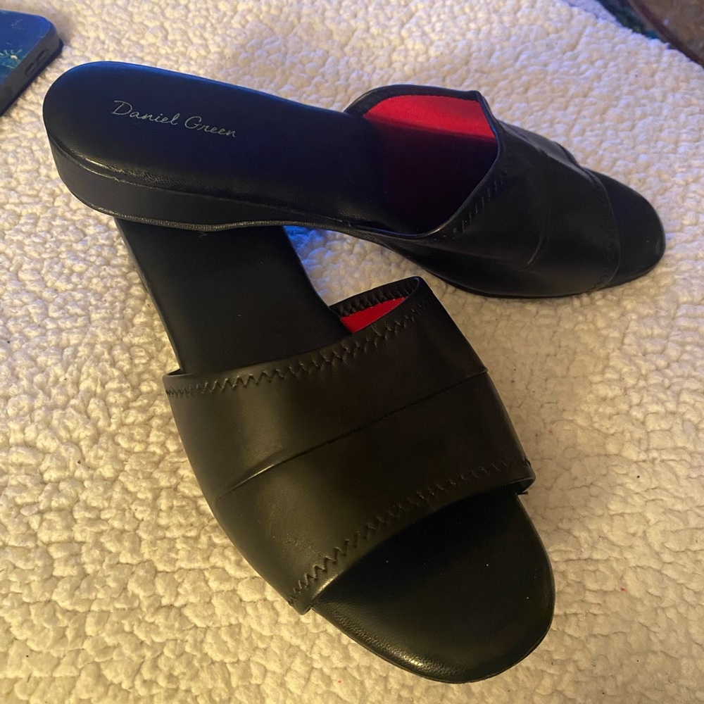 Daniel Green Black Dormie Slippers Slip On Slides. Size  9W